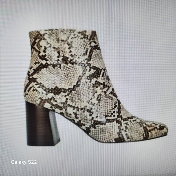 Bella Vita Women's Wilma Ankle Booties Taupe Snake Size 7 W. NIB - Picture 3 of 10